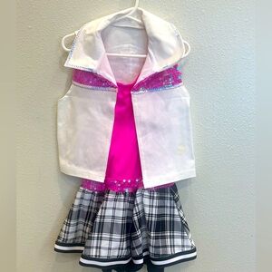 Weissman dance suit. Size: IC Color: Pink, Black and white.